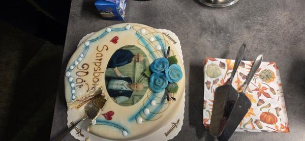 Kake med bilde av æresmedlemmene